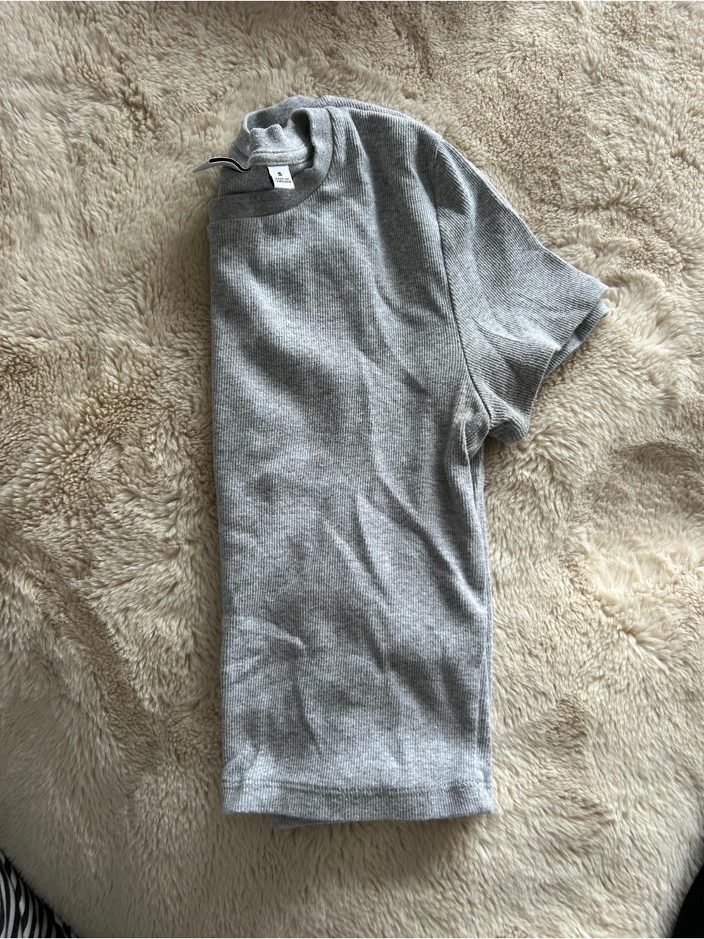 Aritzia TNA Gray Short Sleeve Ribbed Tee
